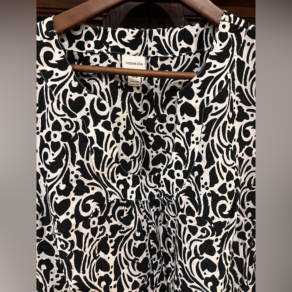 Venezia Black and White Whimsical Blouse w/ 3/4 sleeve Size 14/16 - Picture 5 of 8